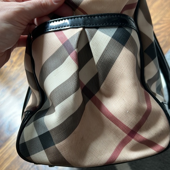 Large Burberry Tote - Picture 12 of 13